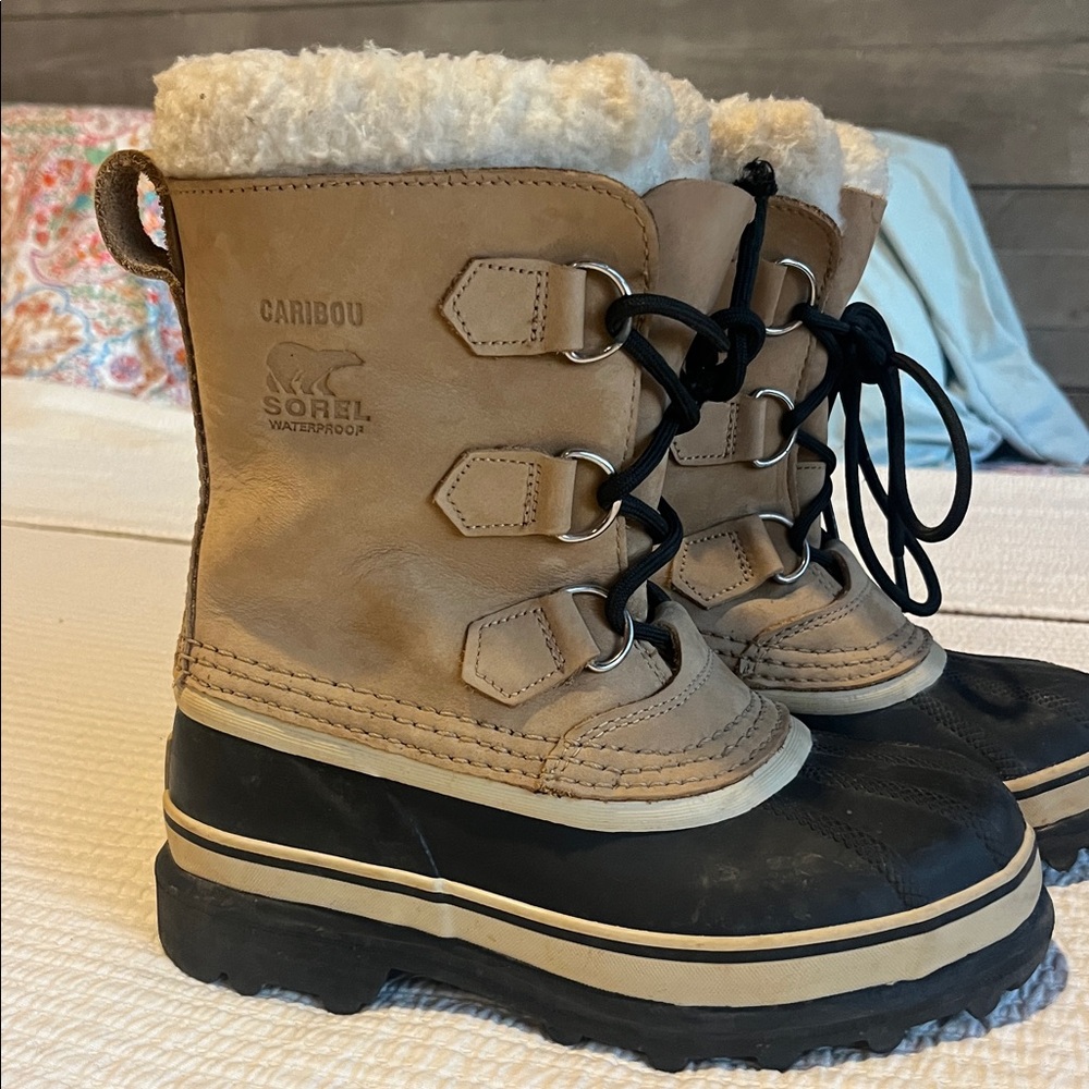 Sorel Kids Caribou Boot US 2- youth size